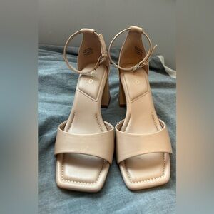 Nude block heel (size:7)
